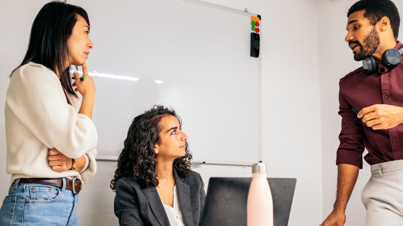 ¿Qué es la comunicación corporativa y cómo mejorarla?