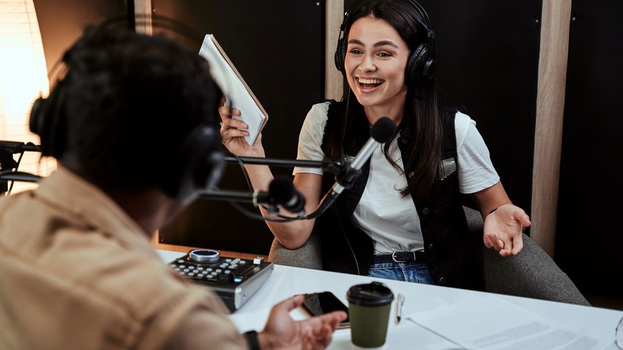 Locutor de radio: Qué es, estudios y más