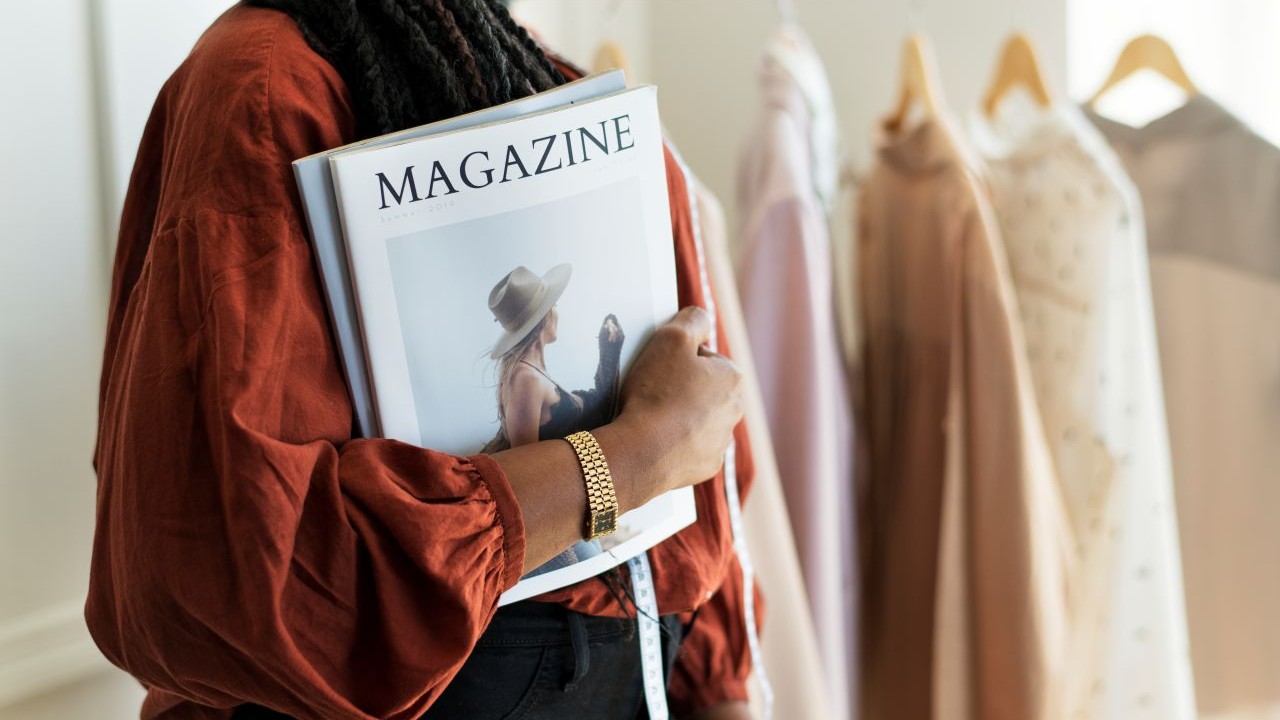 ¿Sueñas con trabajar en una revista de moda? Esto es lo que necesitas saber